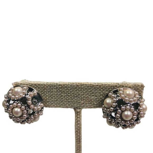 Vintage Faux Pearls Clip On Earrings - Picture 1 of 7
